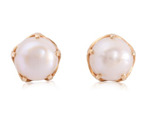 A PAIR OF FRESHWATER CULTURED PEARL SCREW-BACK EARRINGS
Featuring a pair of button shaped freshwater cultured pearls measurin