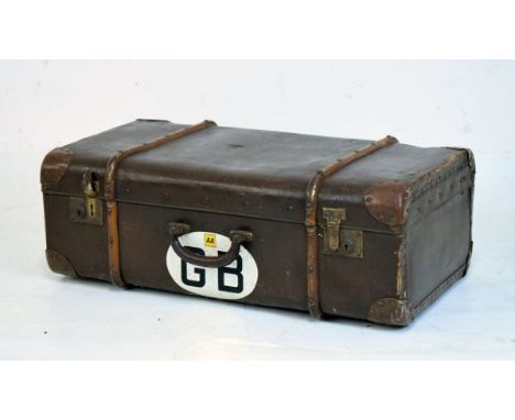Vintage cabin trunk   Condition: 