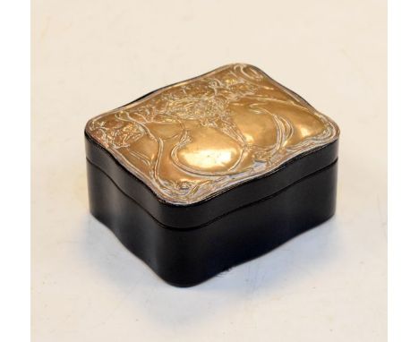 Elizabeth II silver mounted leather trinket box having Art Nouveau design embossed foliate decoration, London 1970   Conditio