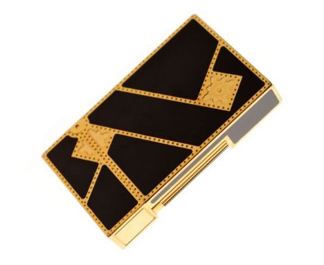 Dupont style gas cigarette lighter with black and chrome decoration, in a Dupont style box   Condition: 