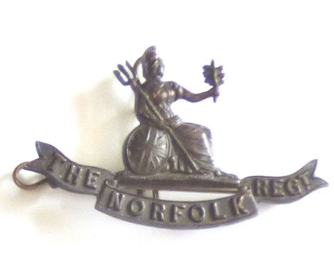 British WWI The Norfolk Regiment Officers Cap Badge, rare variant (Bronze, lugs) 