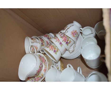 World¿s smallest bone china tea set to mark Queen's Diamond