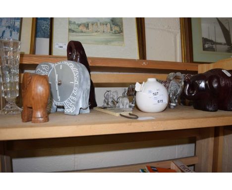 Quantity of model elephants