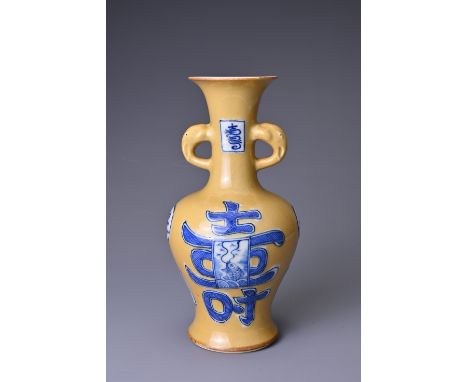 A CHINESE BLUE AND WHITE AND CAFÉ-AU-LAIT TYPE VASE, KANGXI MARK. Of baluster form with twin elephant head handles decorated 