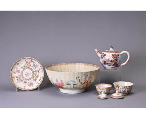 A GROUP OF CHINESE PORCELAIN ITEMS, 18TH CENTURY. To include a Qianlong export bowl with ribbed body decorated with scene fro