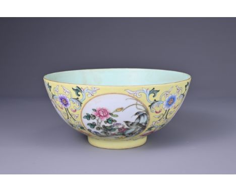 A CHINESE PORCELAIN FAMILLE ROSE AND YELLOW-GROUND SGRAFFITO BOWL, 20TH CENTURY. With underglaze blue six character apocrypha