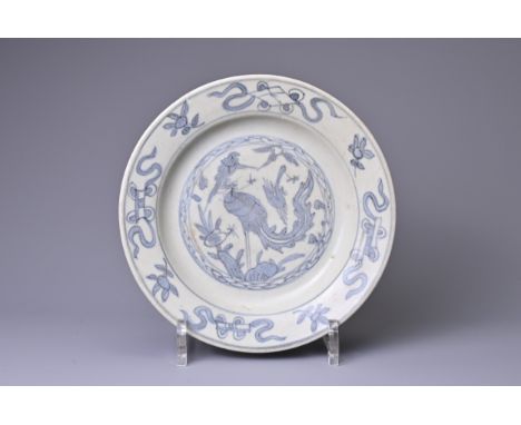 A CHINESE BLUE AND WHITE PORCELAIN PHOENIX DISH, MING DYNASTY. Coated in a thick glaze with underglaze blue decoration of a p