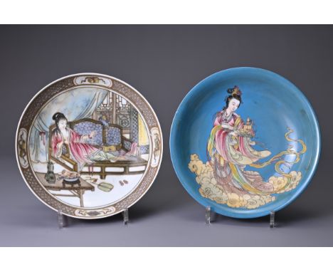 TWO CHINESE PORCELAIN FAMILLE ROSE CIRCULAR DISHES, 20TH CENTURY. Each with iron-red enamel and gilt four character apocrypha