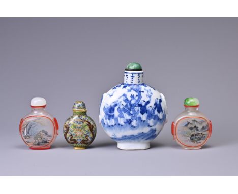 FOUR CHINESE SNUFF BOTTLES, 19/20TH CENTURY. To include a large blue and white porcelain bottle of flattened globular form de