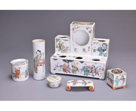 A GROUP OF CHINESE FAMILLE ROSE PORCELAIN ITEMS, 19TH CENTURY. Comprising a table stand for ink and pens, decorated with vari