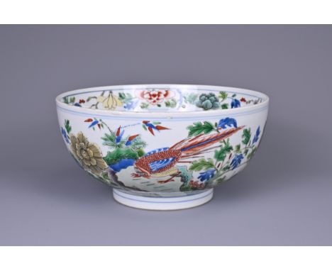 A CHINESE WUCAI PORCELAIN BOWL, XUANDE MARK. Rounded body on straight foot decorated in underglaze blue and wucai enamels of 