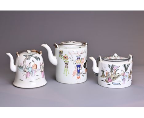 THREE CHINESE FAMILLE ROSE PORCELAIN TEA POTS, 19/20TH CENTURY. Cylindrical and bell-shaped form decorated with figures, trea