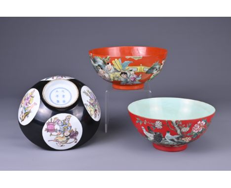 THREE CHINESE PORCELAIN COLOURED GROUND BOWLS, 20TH CENTURY. Comprising two coral red ground Imperial-style bowls with apocry