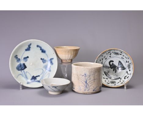 FIVE CHINESE ITEMS OF POTTERY AND PORCELAIN. Comprising: a Ming Dynasty blue and white dish painted with leafy branches, 19.5