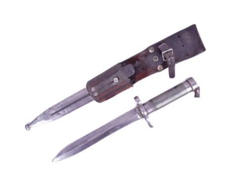 An original WWI First World War period Swedish M1896 pattern rifle bayonet. The bayonet having a hollow pommel with flat lock