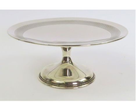 A silver comport, makers mark worn, Birmingham 1946, with an engine turned band decoration, approximately 20.4 cm diameter, 3