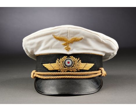 Luftwaffe - Generalität Luftwaffe : Weiße Sommerschirmmütze des Generalleutnants Martin Harlinghausen. Die Mütze aus weißem W