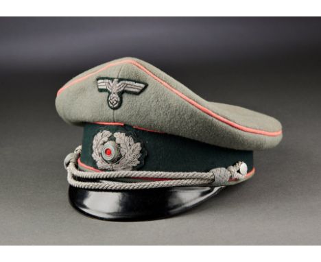 Heer - Panzertruppe : Schirmmütze für Offiziere der Panzertruppe. Feldgraues Tuch mit rosa-roten Vorstößen. Gestickter Offizi