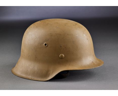 Heer - Afrikakorps : Stahlhelm M 42 mit originalem sandfarbenem Tropenanstrich. Originaler sandfarbener Tropenanstrich für da