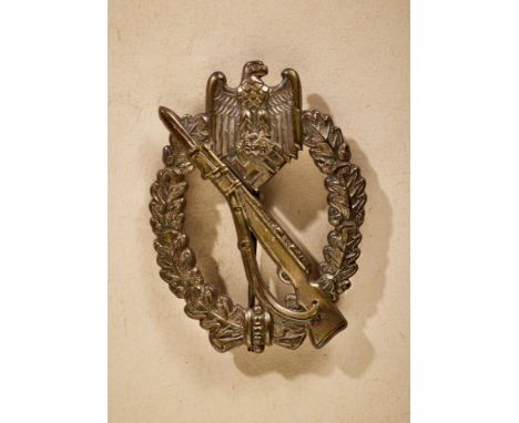 Orden und Ehrenzeichen - Wehrmacht Allgemein : Bronzenes Infanterie - Sturmabzeichen. Buntmetall, an Nadel. Sehr schönes, hoh