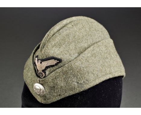 Schutzstaffel-SS - Waffen SS : Schiffchen für Mannschaften der Waffen - SS. Feldgraues Tuch. Vorne gewebter SS - Hoheitsadler