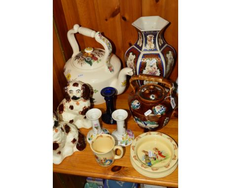 A GROUP OF CERAMICS to include a large Spode kettle, a Measham Bargeware kettle with flower motifs over a treacle glaze, Roya