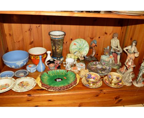 A GROUP OF CERAMICS, to include Majolica bread plate, length 34cm, two Aynsley fruit decorated cups and saucers by N.Brunt an