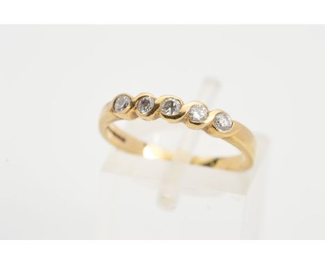 A 9CT GOLD FIVE STONE DIAMOND RING, designed as a row of five brilliant cut diamonds, estimated total diamond weight 0.25ct, 