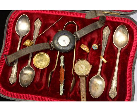 A SELECTION OF ITEMS, to include four late Victorian silver spoons and a pair of sugar tongs, approximate total weight 61.7 g