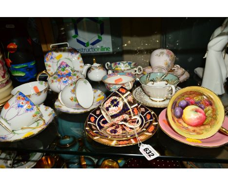 A GROUP OF TEAWARES, to include a Royal Crown Derby Imari trio, 1128 pattern, Aynsley cup and saucer, fallen fruit/orchard go