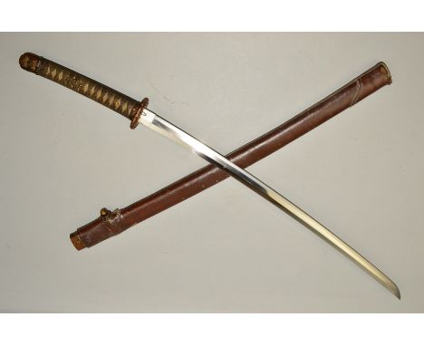 A JAPANESE WWII ERA OFFICERS SAMURI SWORD, fully original in good condition in leather covered scabbard, the 'Tang' is marked