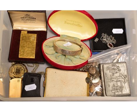 A SELECTION OF JEWELLERY ETC, to include a silver hinged bangle, four lockets, two silver ingot pendants, a silver cased pen,