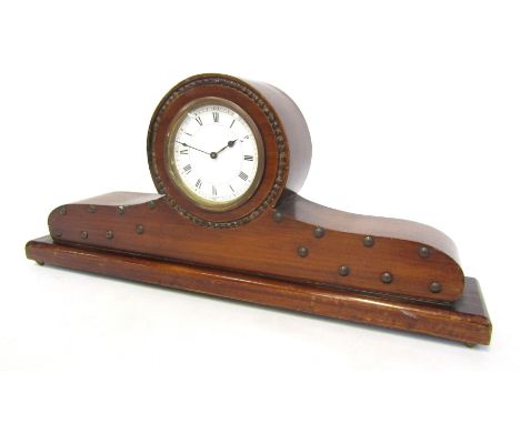An early 20thC mahogany cased mantel clock, the circular white enamel dial bearing Roman numerals, clockwork movement, the ca