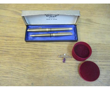 An Elizabeth II 9ct gold brooch with a tear shaped amethyst pendant drop, a single pearl above with split seed pearls, London