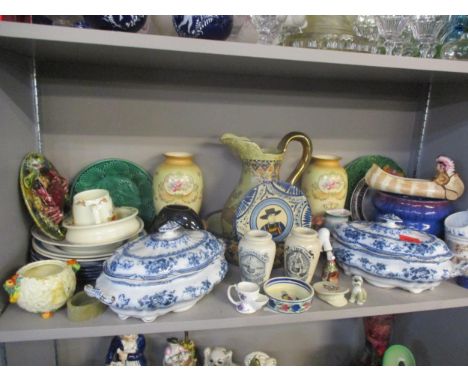 Mixed 20th century ceramics to include Quimper Ware, a Clarice Cliff sugar bowl (without lid), Royal Doulton Bunnykins items,