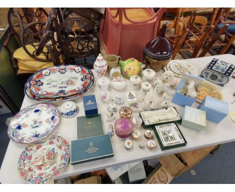 A collection of porcelain and ceramics to include a 19th century Chinese plate A/F, a Chinese blue and white bowl, two real i