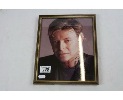 Music Autograph - Framed and glazed signed print of David Bowie with coa to rear of photo