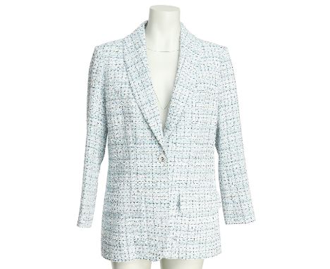 CHANEL Blazer, Gr. 42 (fr. 44), Koll.: La Pause 2019. Tweed in verschiedenen Blautönen mit schimmernden Akzenten, Pattentasch
