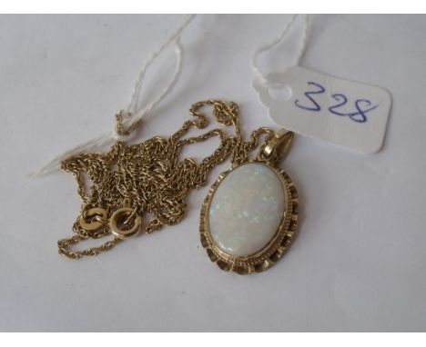 9ct opal set pendant on chain      