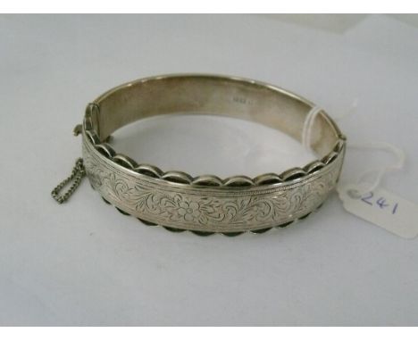 Wide silver fancy bangle 32g      