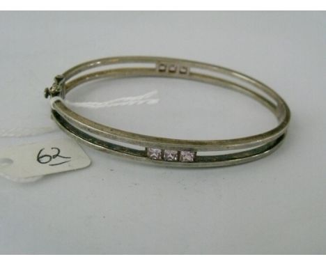 Heavy hinged silver pink stone bangle 18g    