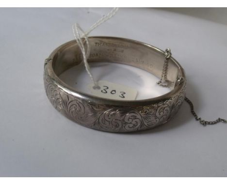 Silver hinged engraved bangle     