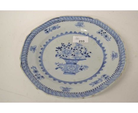 Chinese porcelain plate, Qianlong period, with blue and white design, 23cm diam