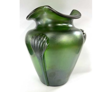 A Loetz style Art Nouveau glass vase with shaped rim, 15cm high