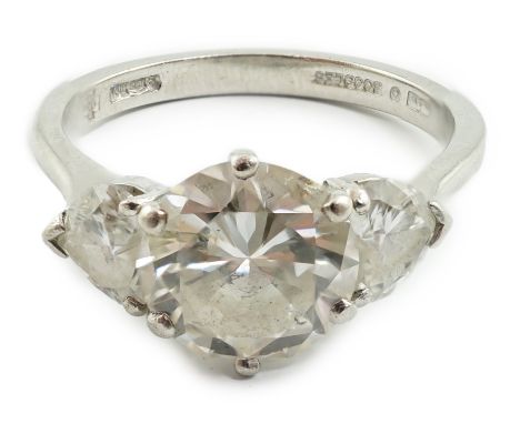 A modern Boodles &amp; Dunthorne platinum and single stone diamond ring, with two stone heart shaped diamond set shoulders, t