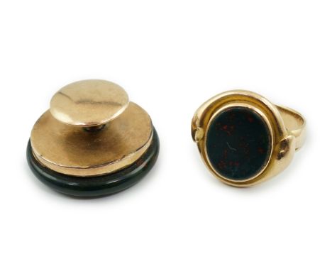 A late Victorian 15ct gold and bloodstone set oval signet ring together with a gold and bloodstone set large dress stud, diam