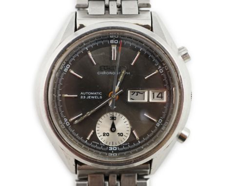 A gentleman's stainless steel Seiko chronograph automatic wrist watch, with day, date and chronograph functions, number 10168