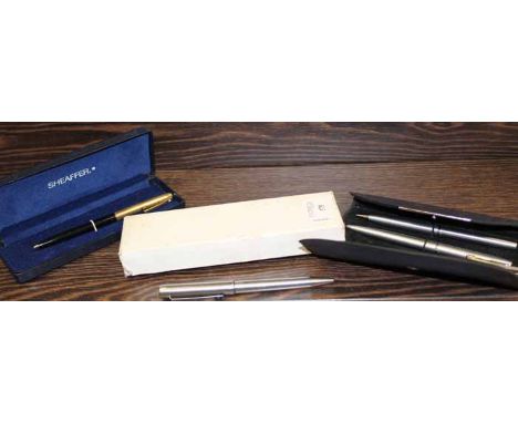 LOT OF VINTAGE PENS
including Parker example