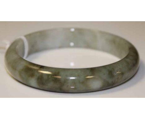 GREEN HARDSTONE BANGLE
possibly Jade, 7.5cm wide