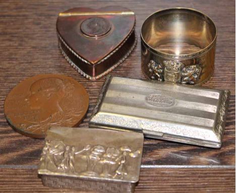 MIXED COLLECTABLES 
including a silver snuff box 